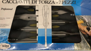 SET composto da 7 cacciaviti di forza in varie lunghezze  vedi descrizione